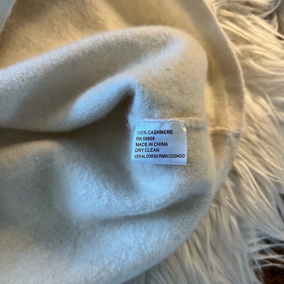 Cashmere Antonio Melani V neck sweater - Picture 6 of 11